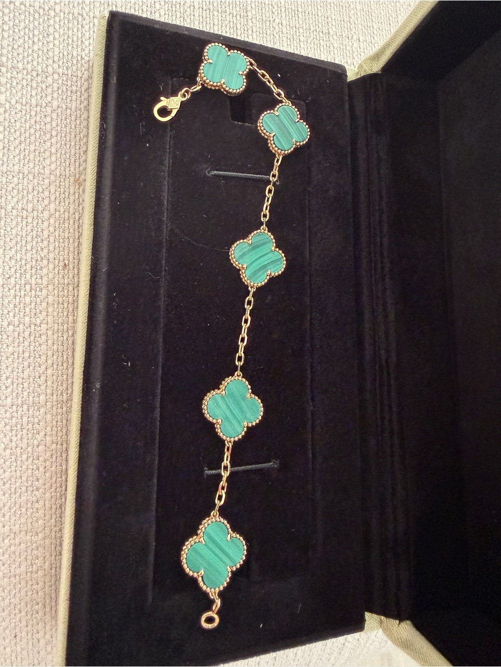 Gold Chain Bracelet with Green Clover Motifs 18k gold emerald 😍🍀